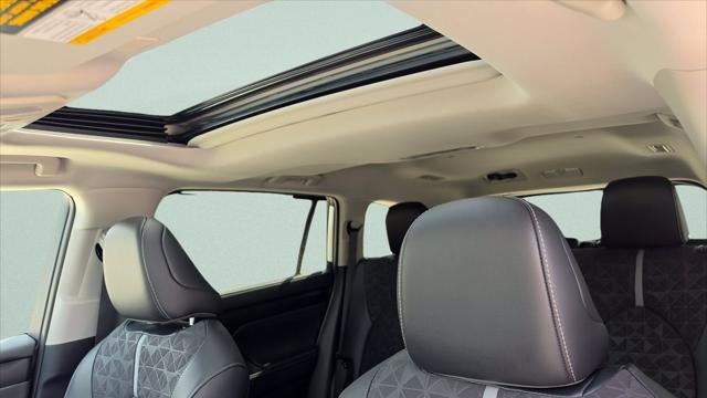 2025 Toyota Highlander Hybrid XLE Nightshade