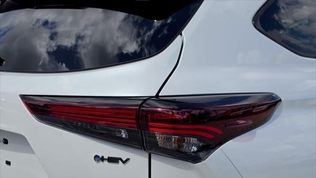 2025 Toyota Highlander Hybrid XLE Nightshade