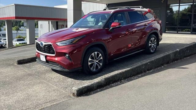 2024 Toyota Highlander Hybrid XLE
