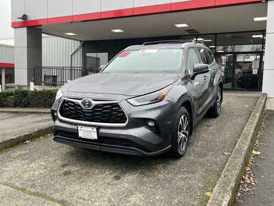 Photo of a 2023 Toyota Highlander Hybrid AWD XLE 4DR SUV for sale
