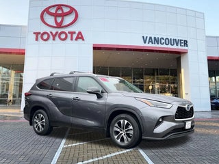 2023 Toyota Highlander Hybrid with Magnetic Gray Metallic Exterior