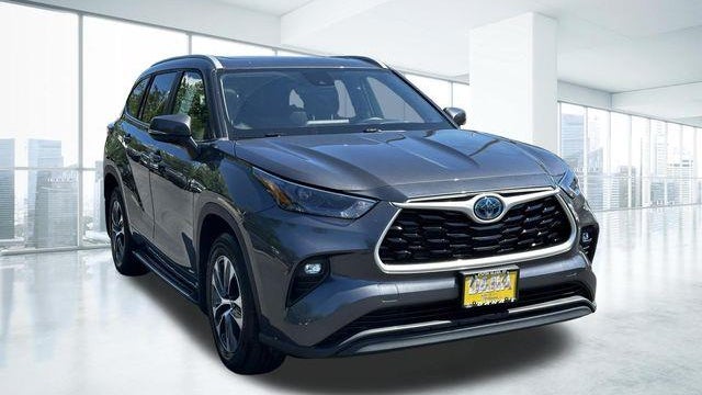 Preowned 2023 Toyota Highlander Hybrid XLE for Sale