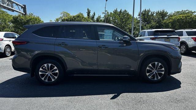 2023 Toyota Highlander Hybrid XLE