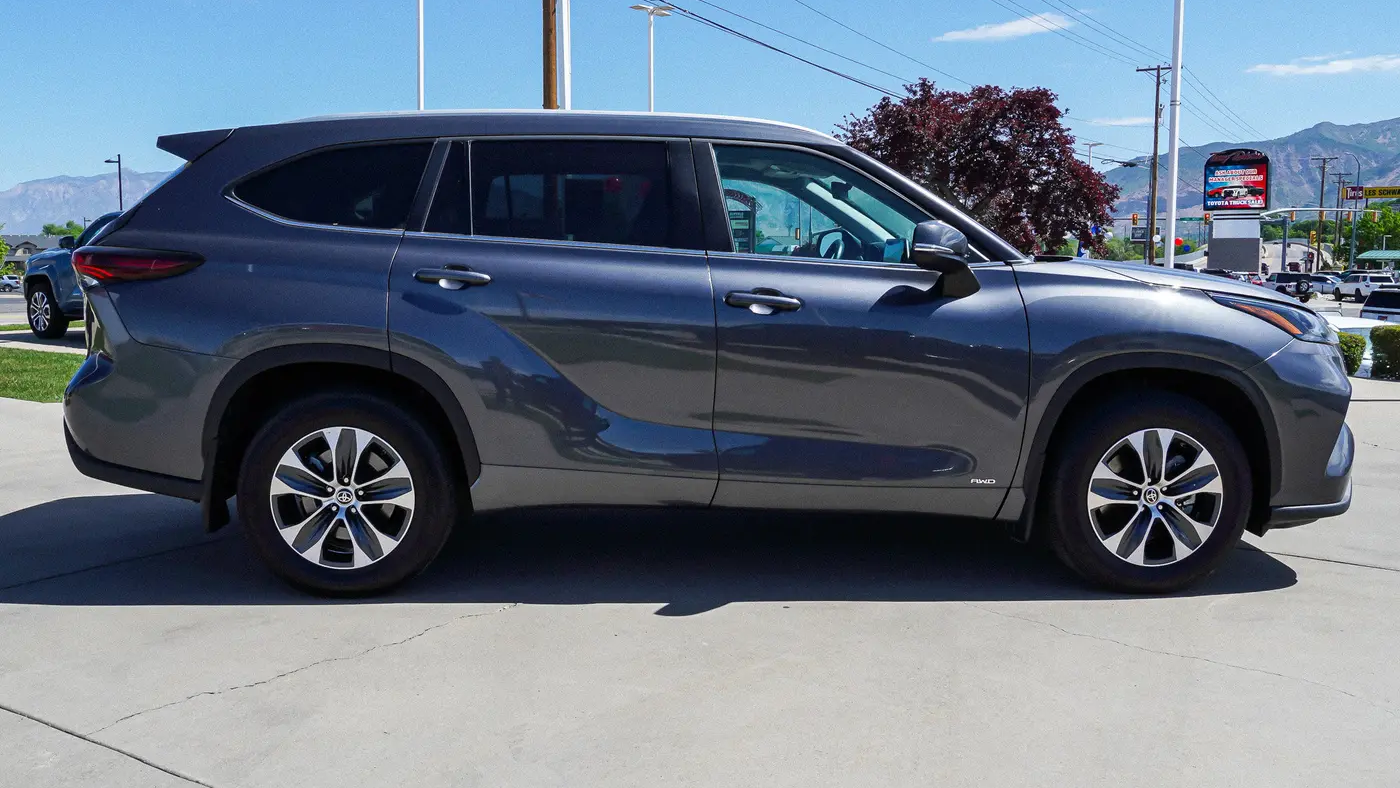 2025 Toyota Highlander Hybrid XLE