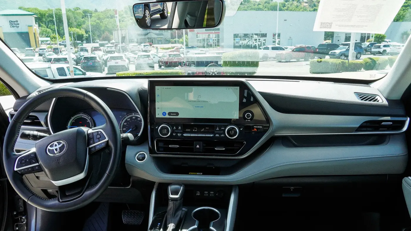 2025 Toyota Highlander Hybrid XLE