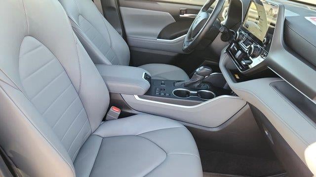 2025 Toyota Highlander Hybrid XLE