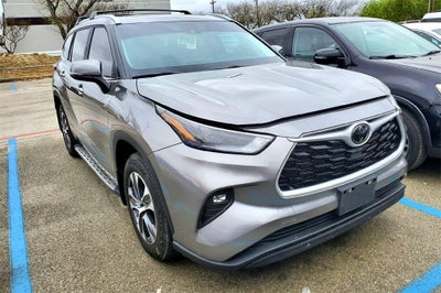 Photo of a 2025 Toyota Highlander LE 4DR SUV for sale
