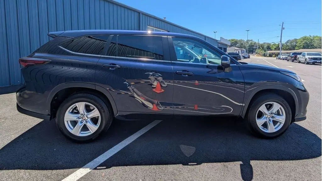 2025 Toyota Highlander LE