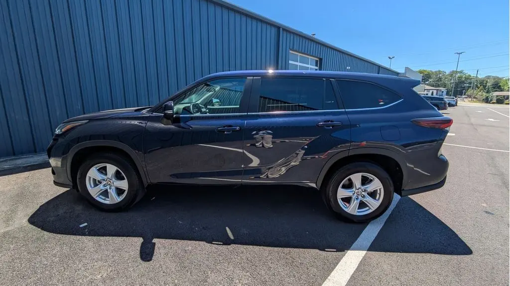 2025 Toyota Highlander LE