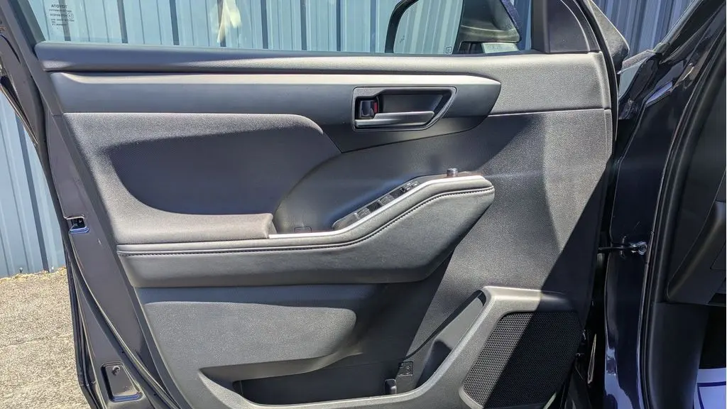 2025 Toyota Highlander LE