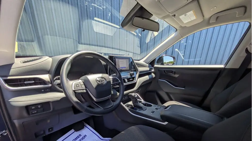 2025 Toyota Highlander LE