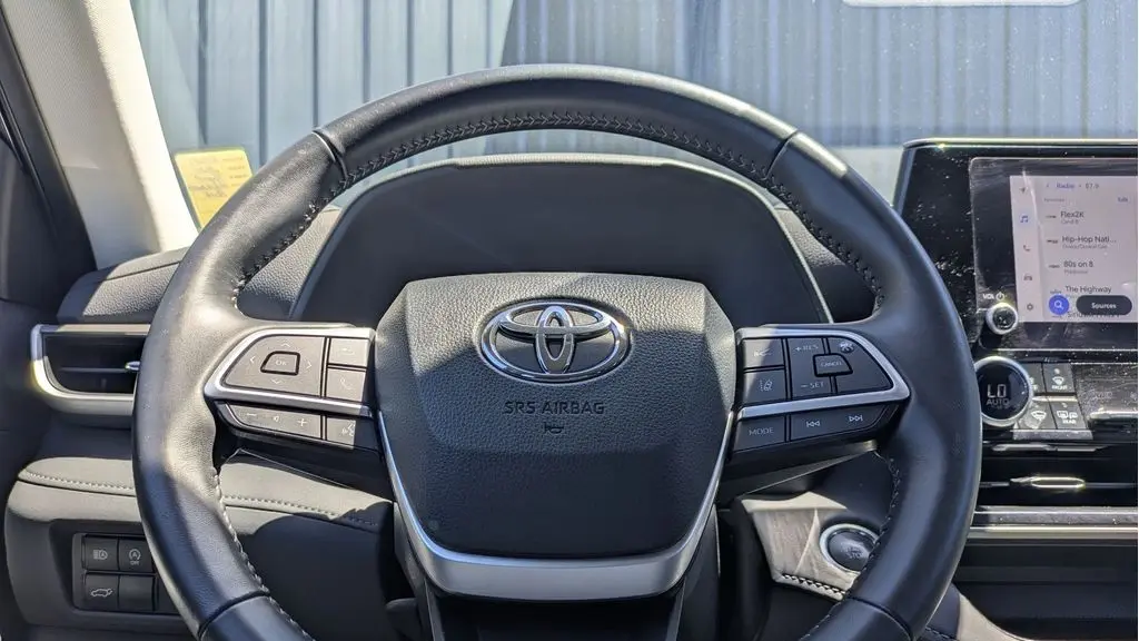 2025 Toyota Highlander LE