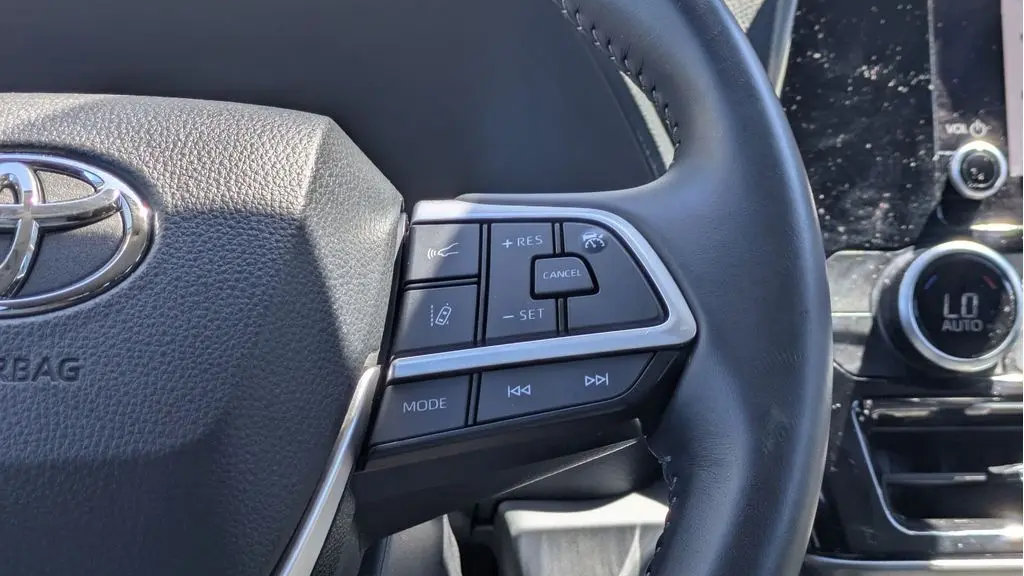 2025 Toyota Highlander LE