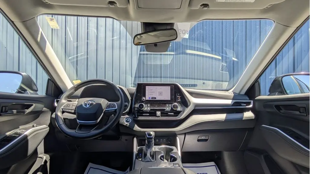 2025 Toyota Highlander LE