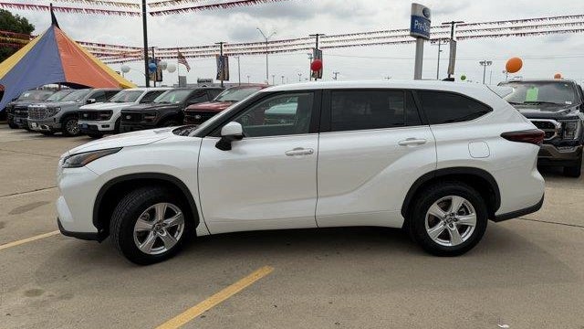 2025 Toyota Highlander LE