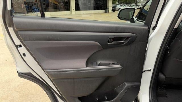2025 Toyota Highlander LE