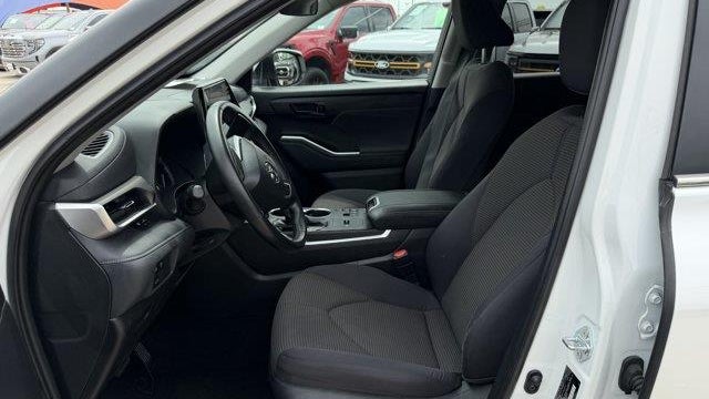2025 Toyota Highlander LE