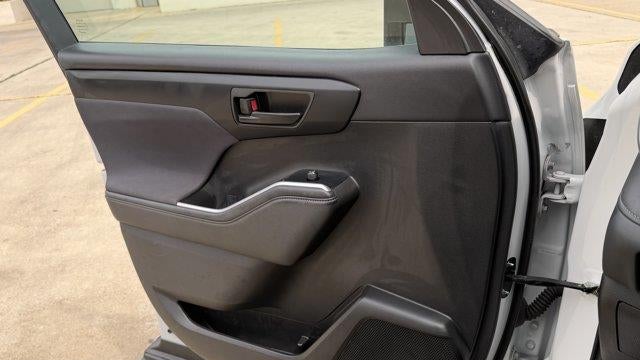 2025 Toyota Highlander LE