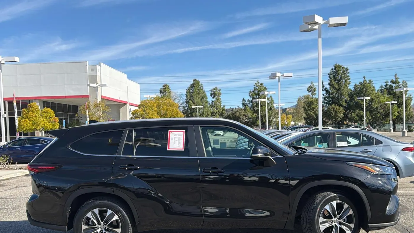 2025 Toyota Highlander LE