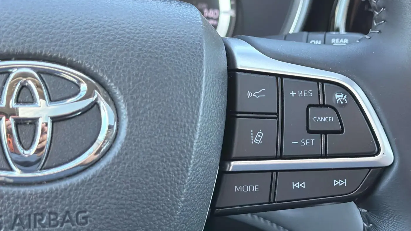 2025 Toyota Highlander LE