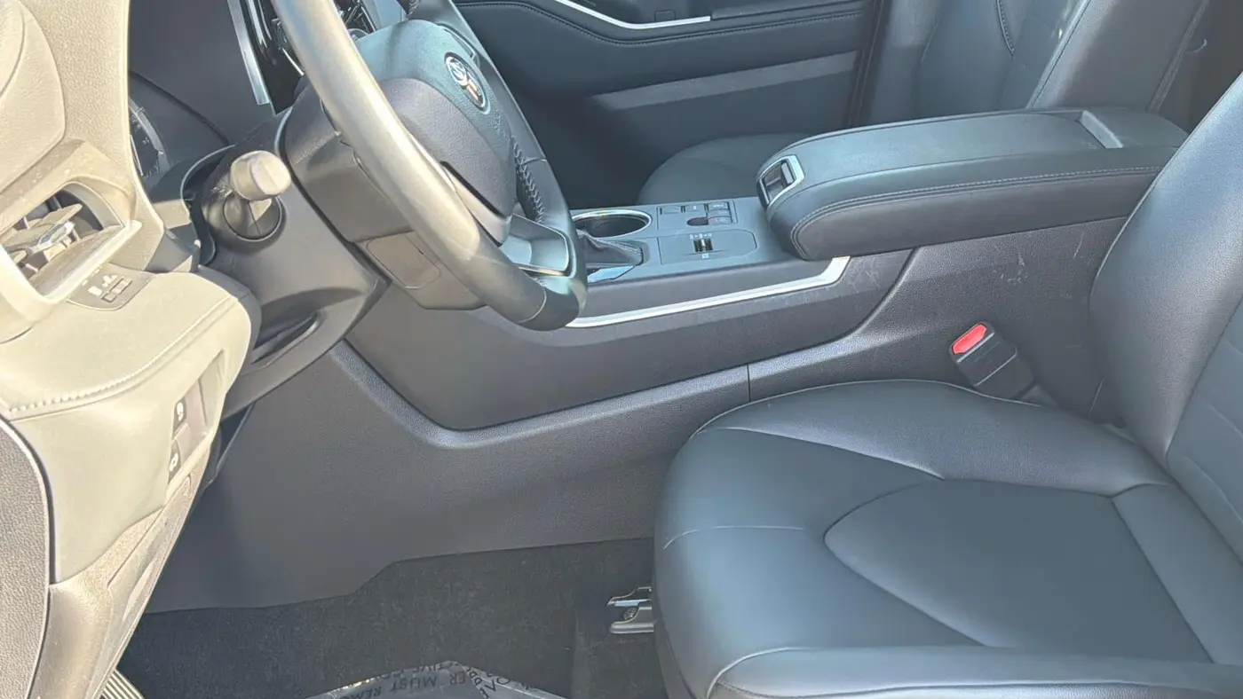 2025 Toyota Highlander LE