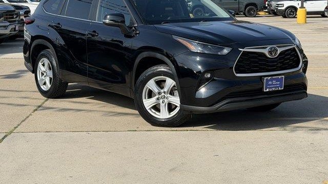 Preowned 2025 Toyota Highlander LE for Sale