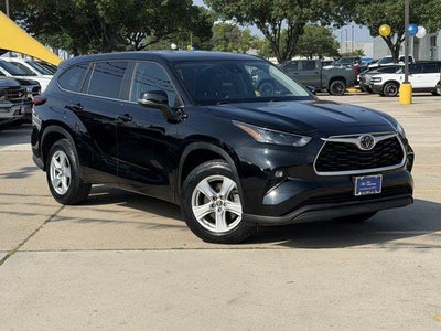 2025 Toyota Highlander LE 4DR SUV