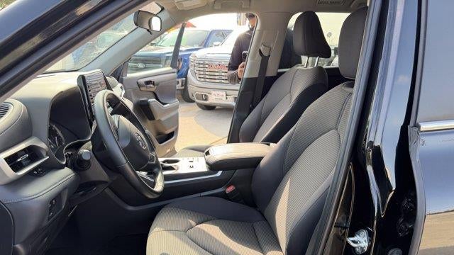 2025 Toyota Highlander LE
