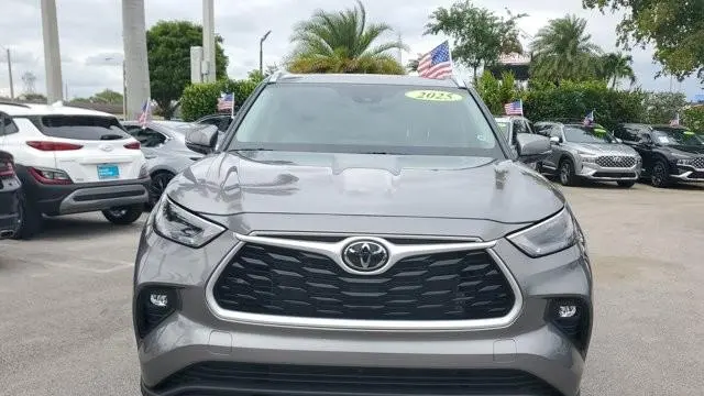 2025 Toyota Highlander XLE