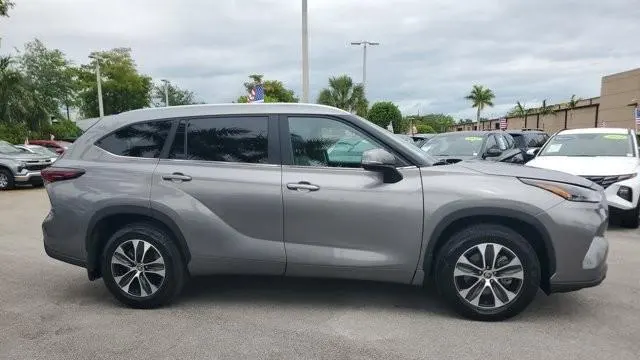 2025 Toyota Highlander XLE