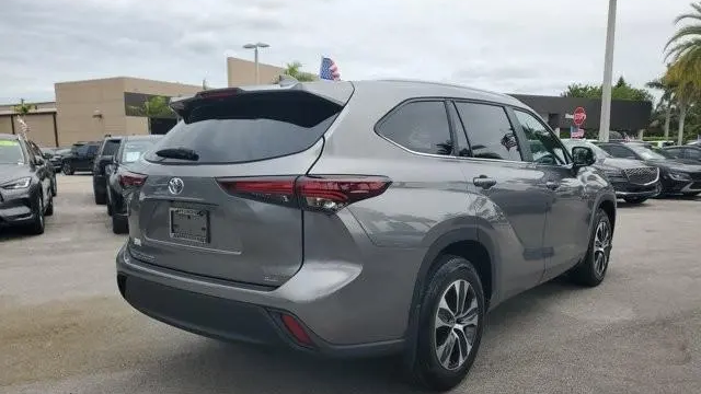 2025 Toyota Highlander XLE