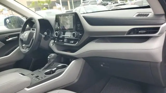 2025 Toyota Highlander XLE