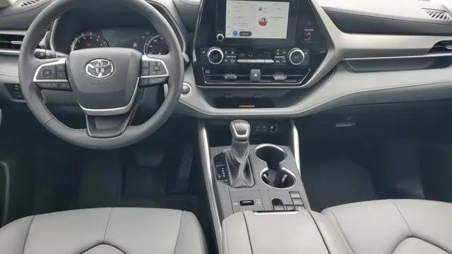 2025 Toyota Highlander XLE