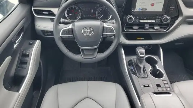 2025 Toyota Highlander XLE