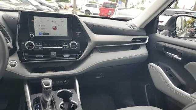 2025 Toyota Highlander XLE