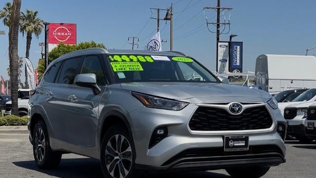 2025 Toyota Highlander LE