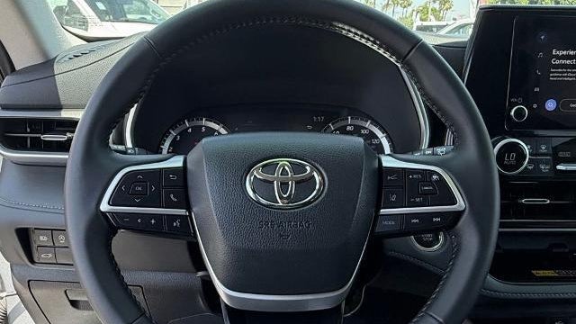 2025 Toyota Highlander LE