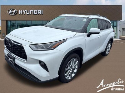 Photo of a 2023 Toyota Highlander Limited 4DR SUV for sale