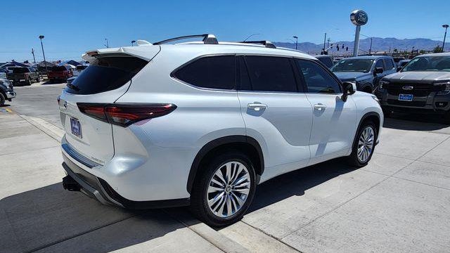 2024 Toyota Highlander LE