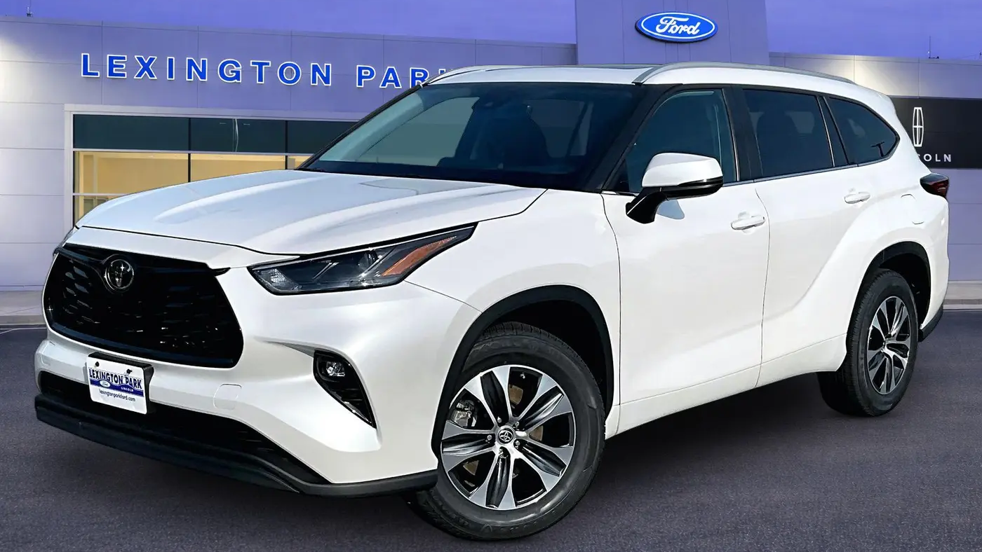 2023 Toyota Highlander LE