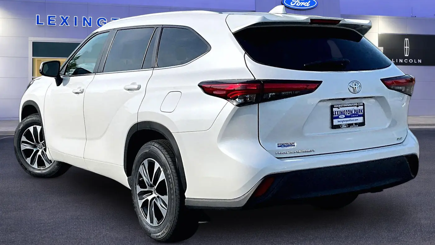 2023 Toyota Highlander LE