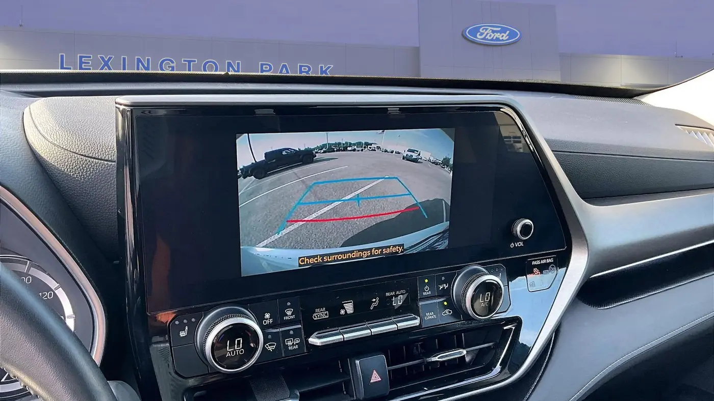 2023 Toyota Highlander LE