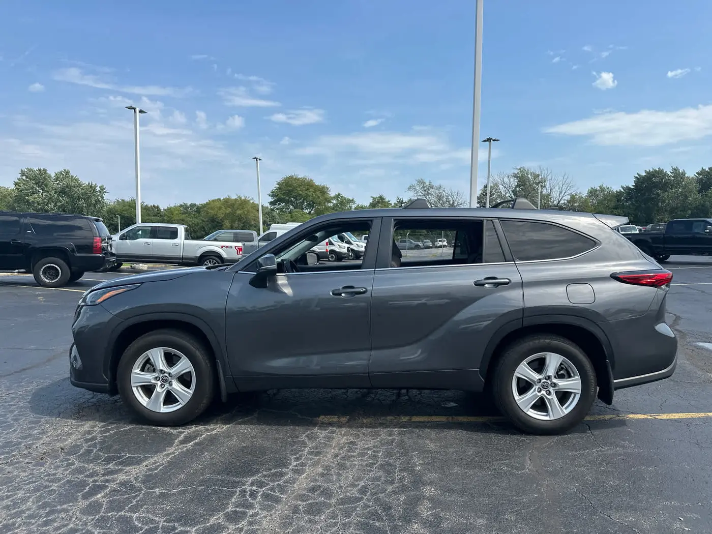 2023 Toyota Highlander - $28,990