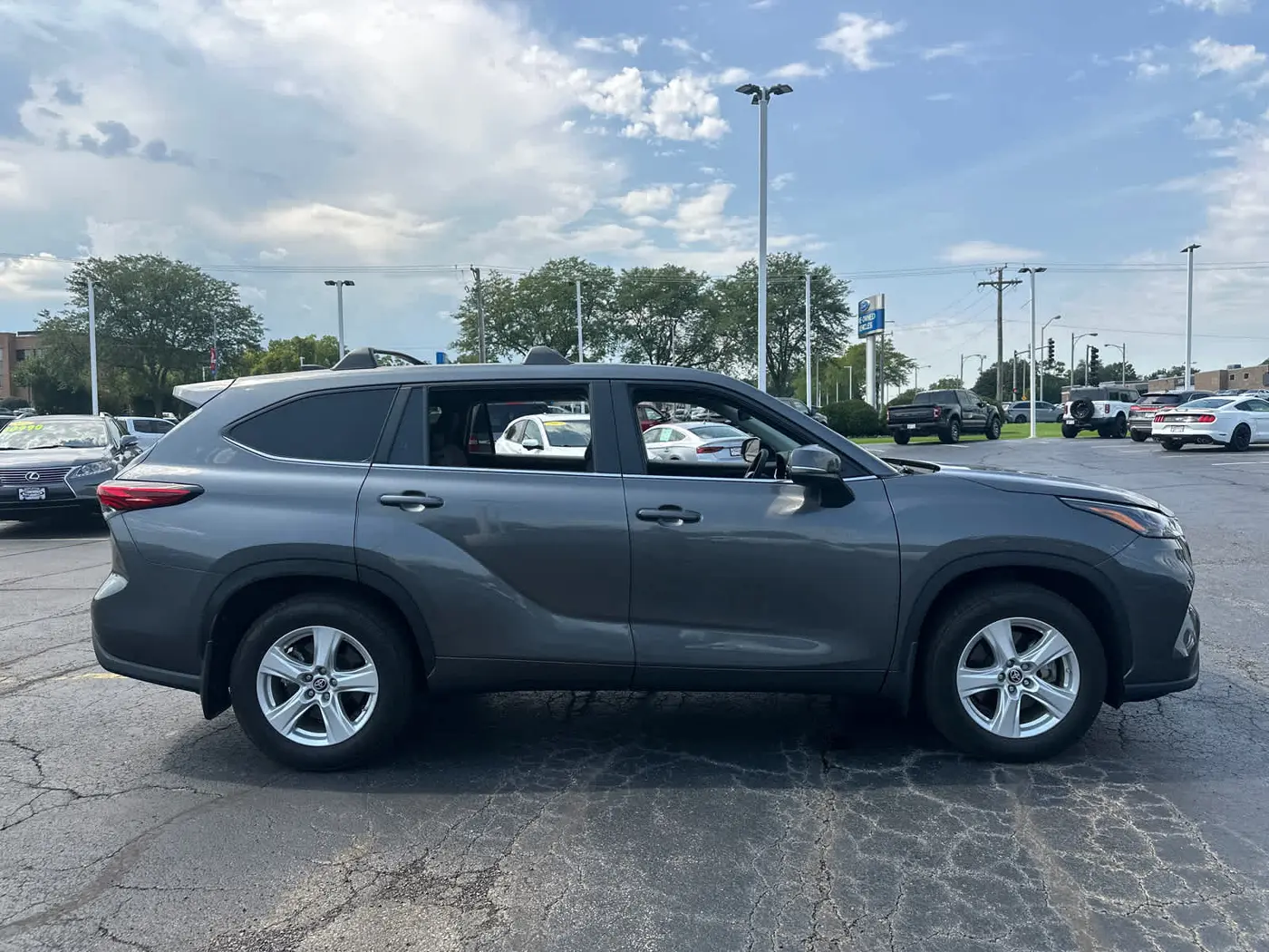 2023 Toyota Highlander - $28,990