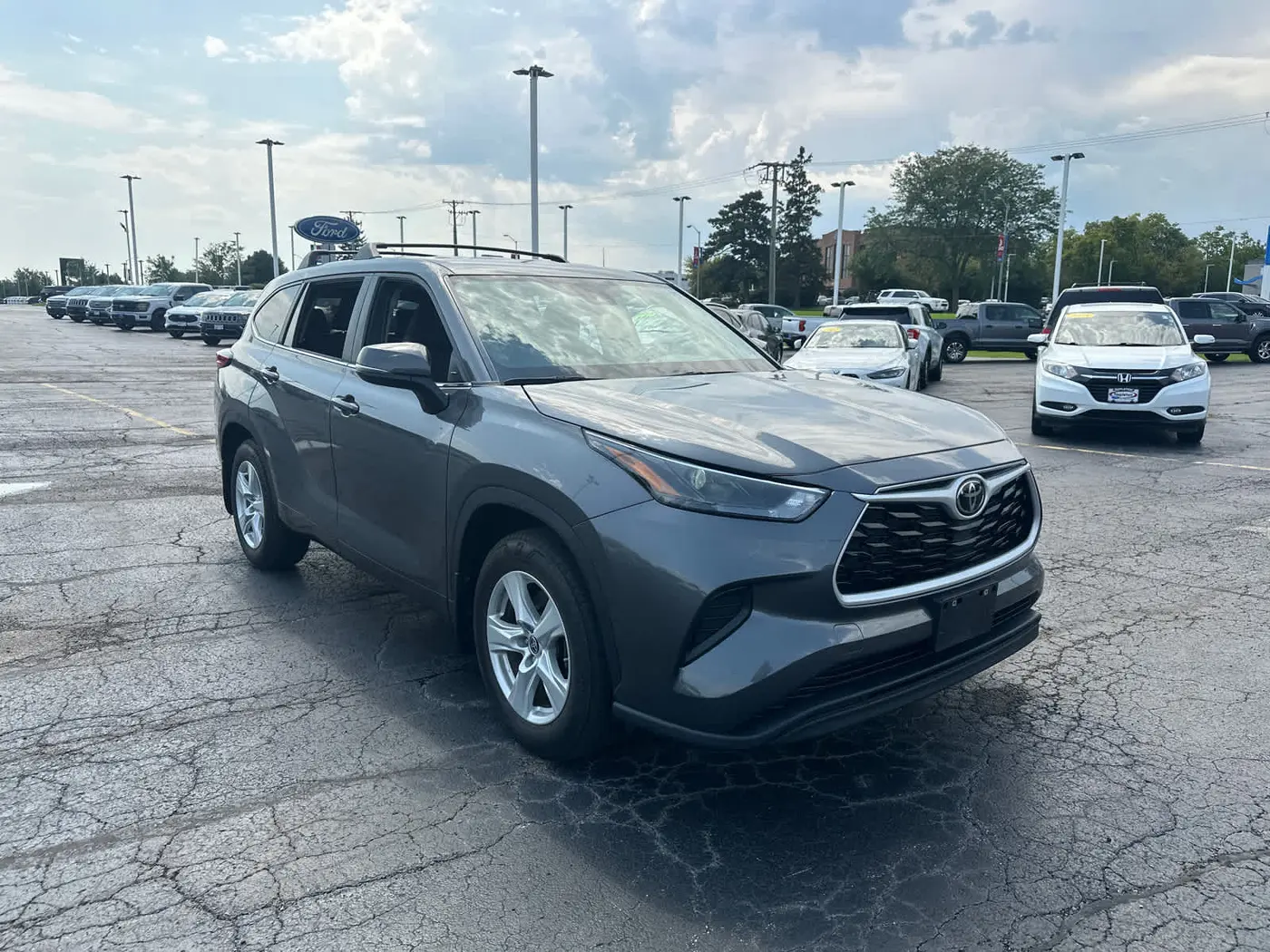 2023 Toyota Highlander - $28,990
