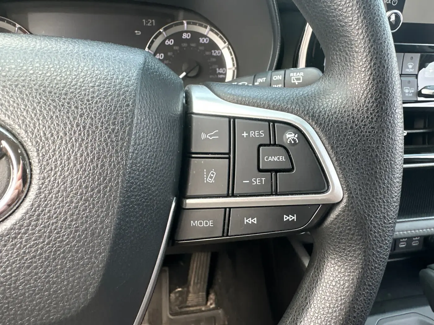 2023 Toyota Highlander - $28,990