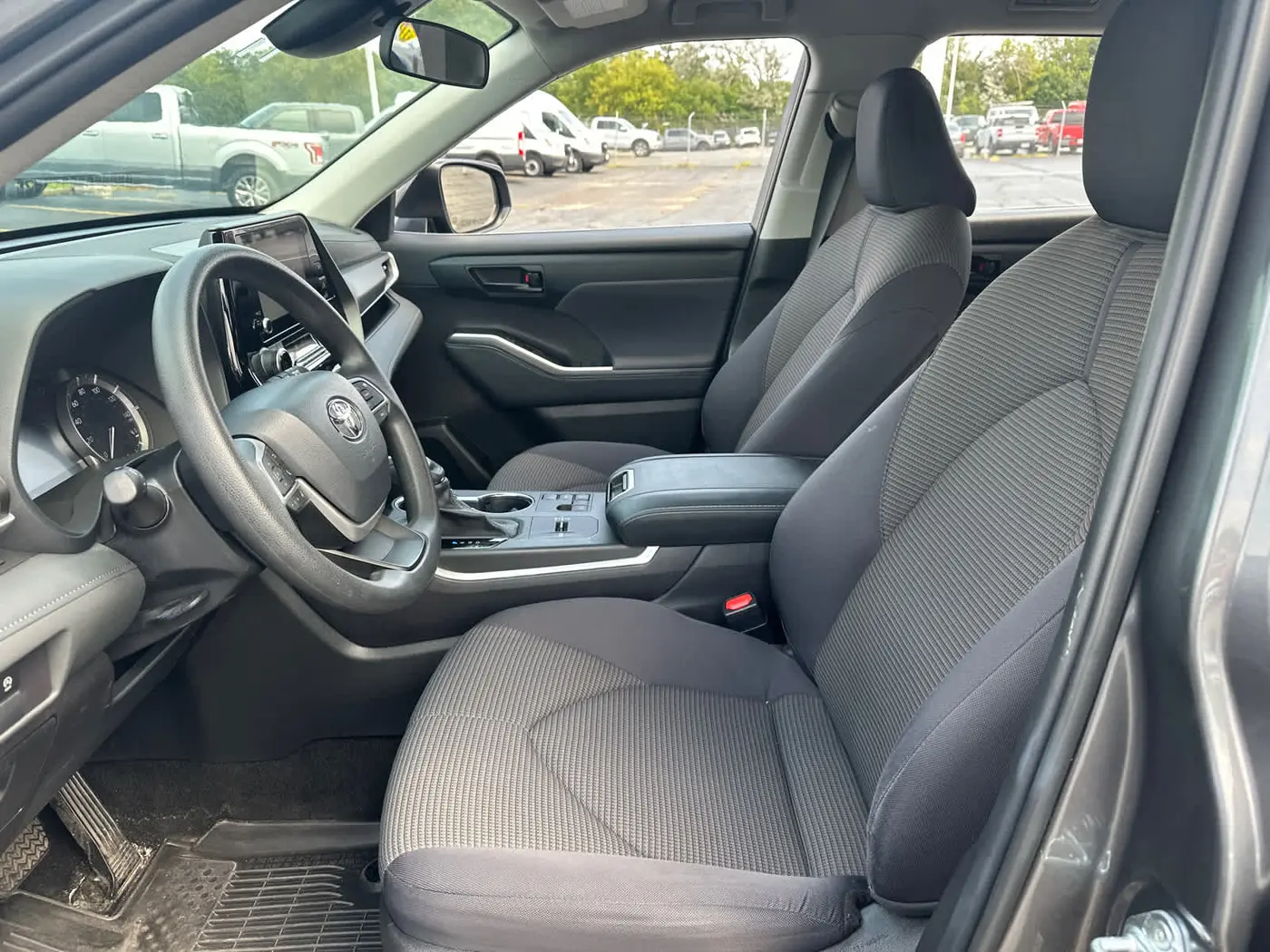 2023 Toyota Highlander - $28,990