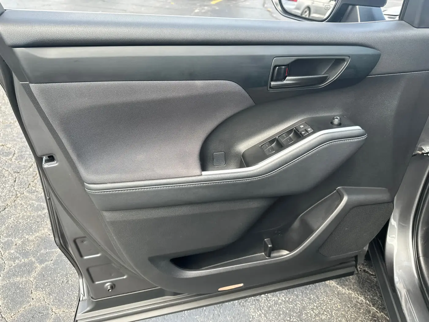 2023 Toyota Highlander - $28,990