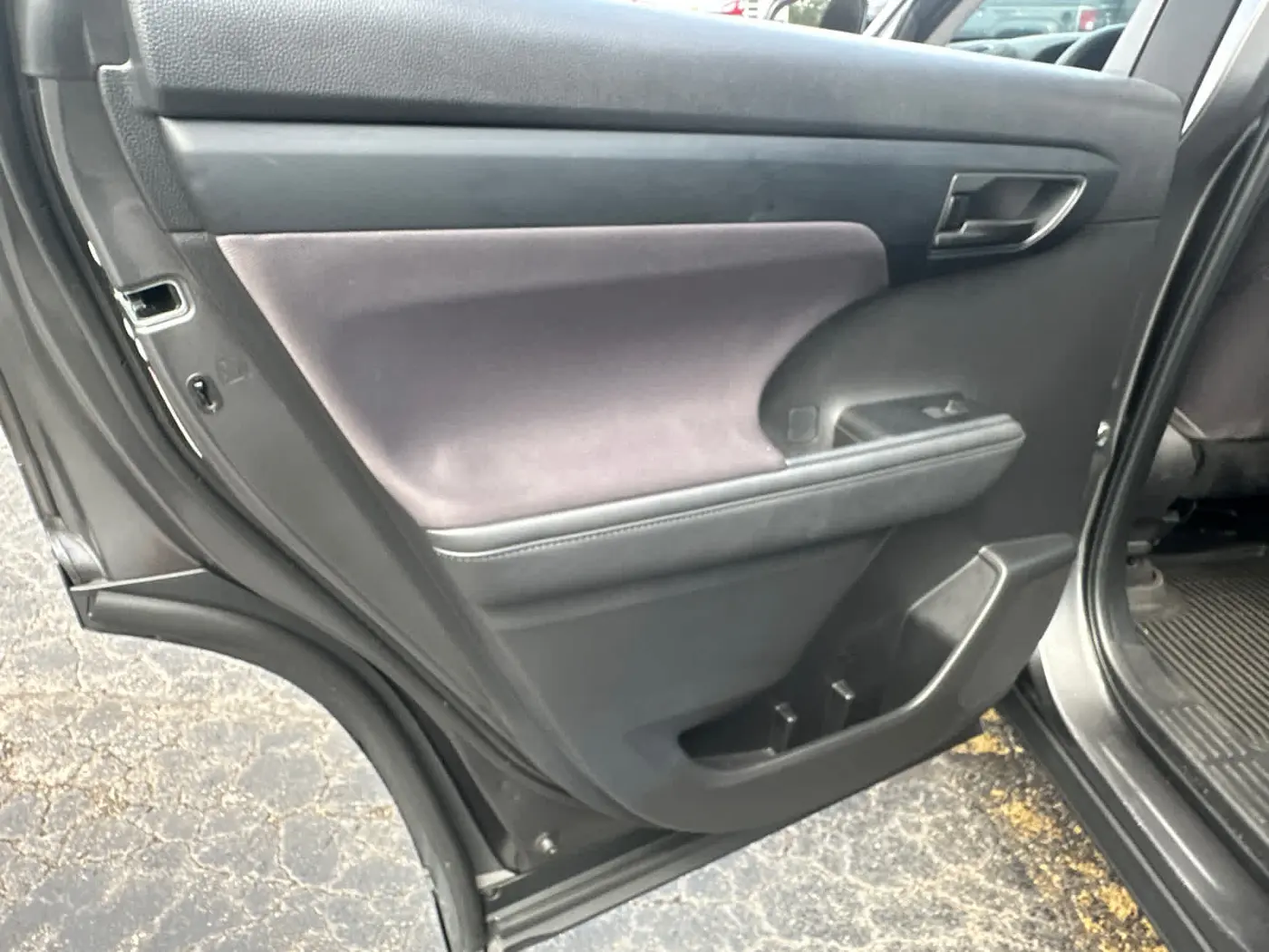 2023 Toyota Highlander - $28,990