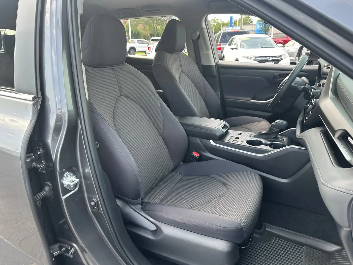 2023 Toyota Highlander - $28,990